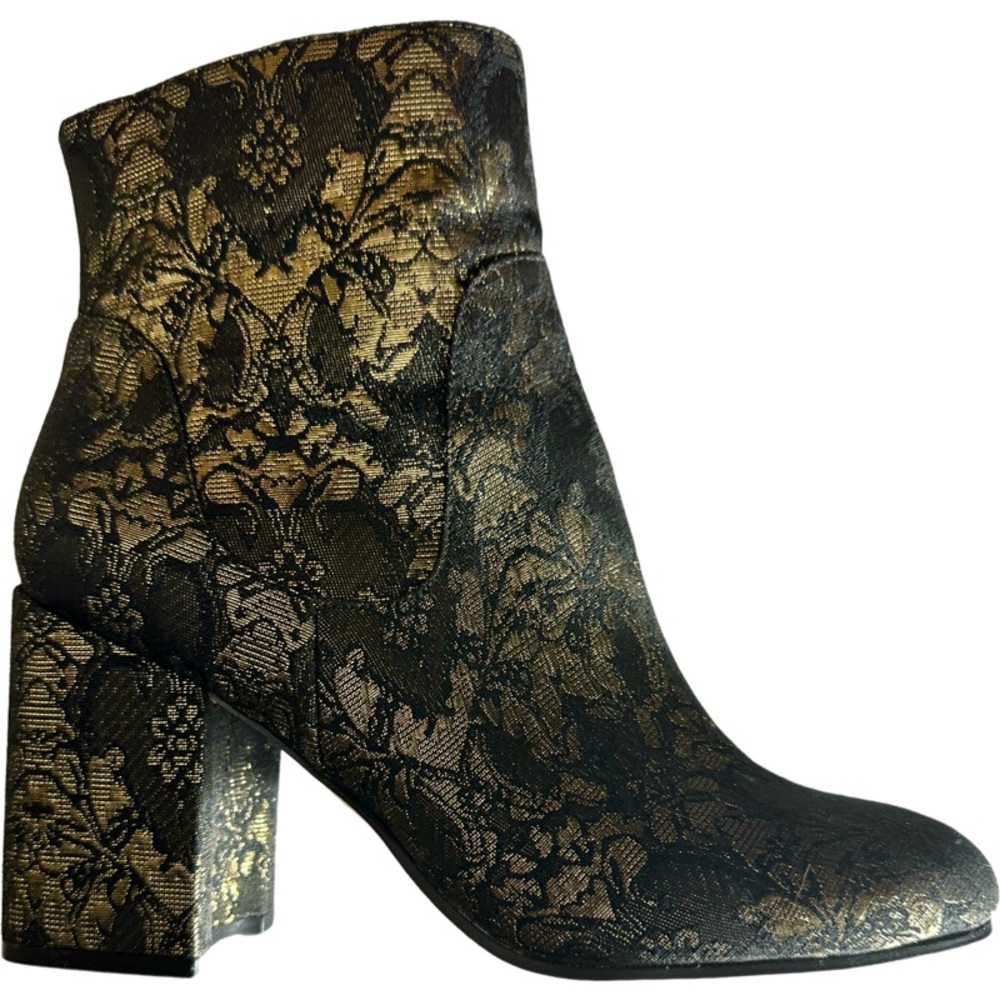 Marc Fisher Boots 10